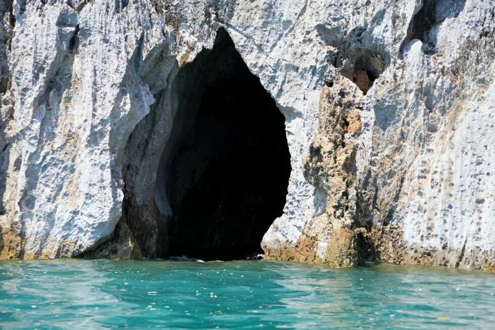 Грот белосарайская коса. Грот арка. Пансионат грот белосарайская. Одесса грот-. Пушкинская скала в гурзуфе.