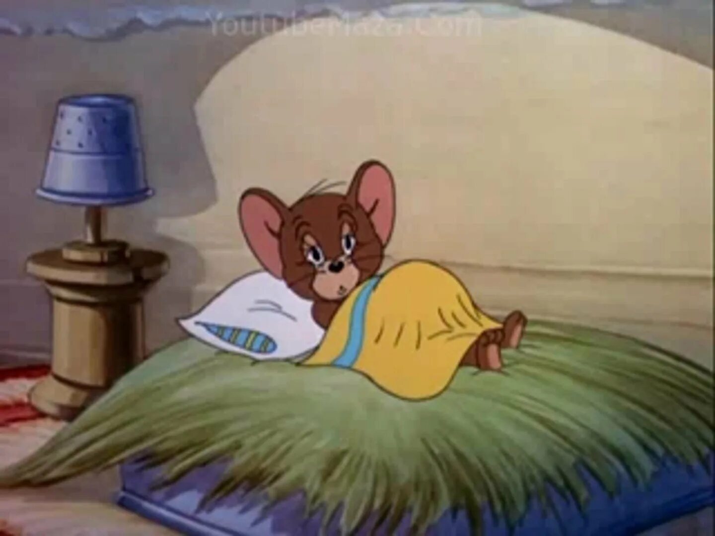 Включи мышонок дим. Мышь Джерри с мышатами. Мышонок Джерри утро. Мышонок в кроватке.