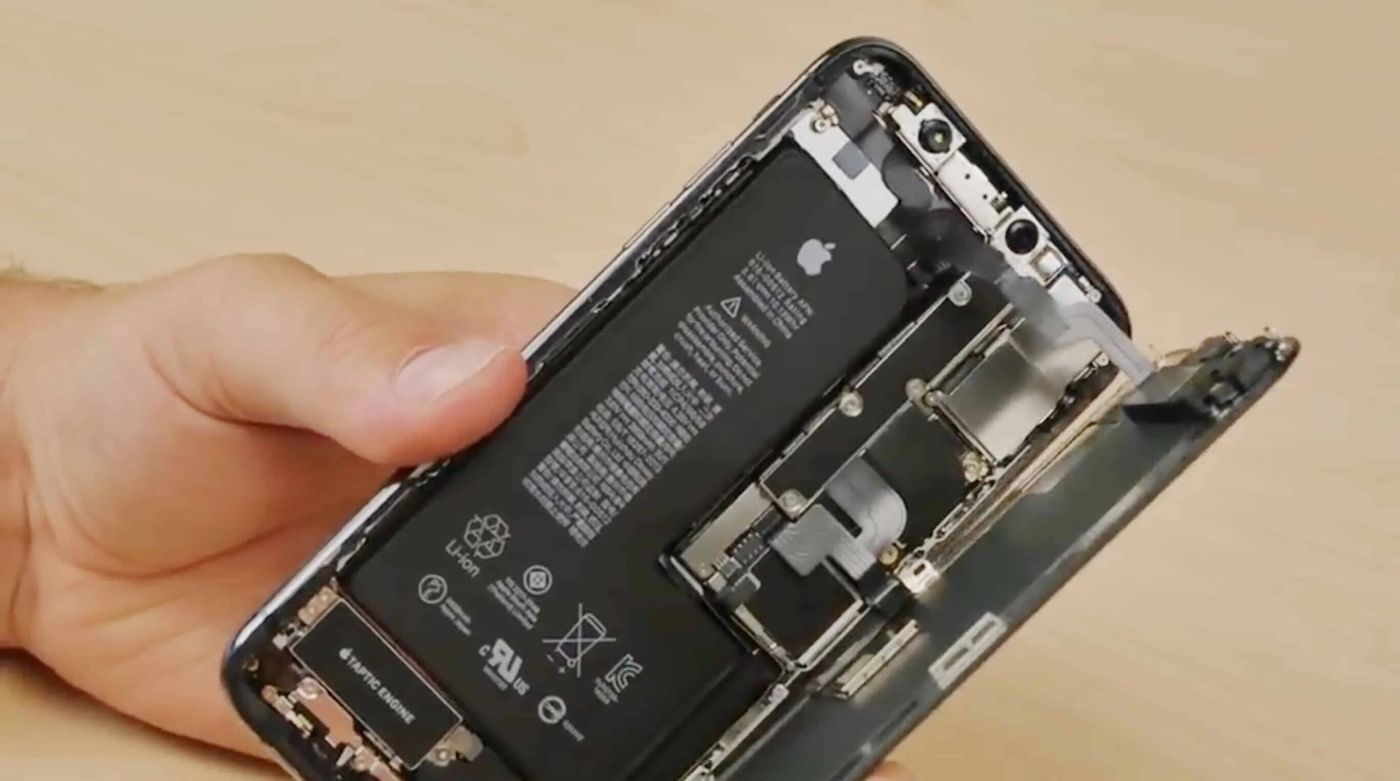 Iphone 15 аккумулятор. Iphone xs teardown. iphone xs внутри. iphone xs max изнутри. iphone xs разобранный.