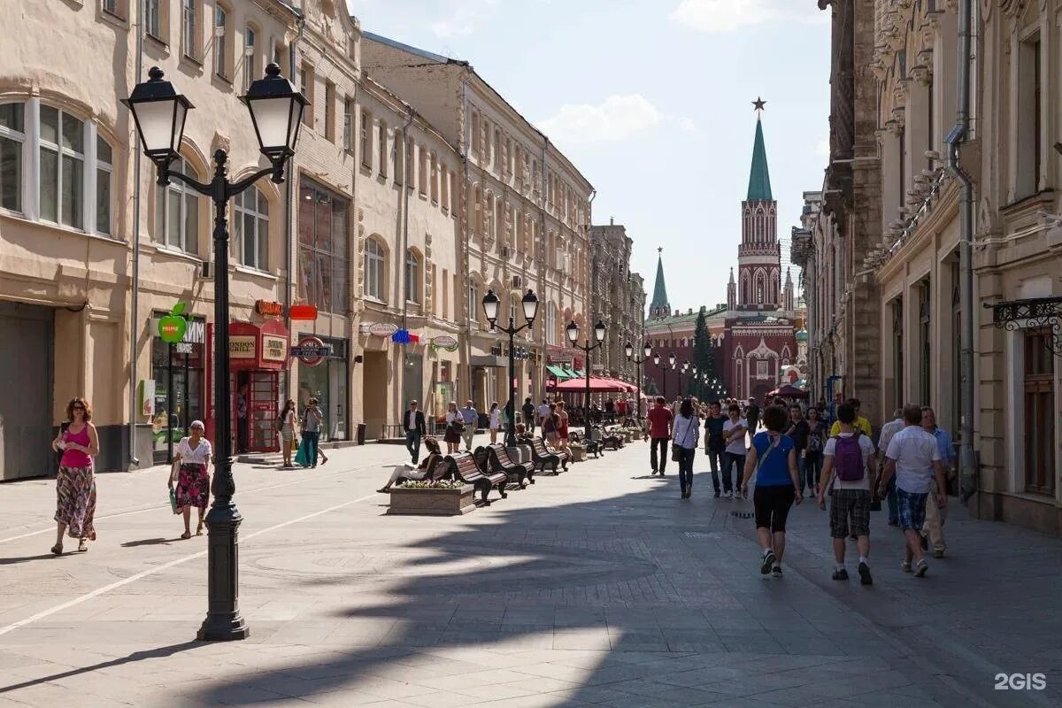 Стильные улицы москвы. Никольская улица пешеходная. Пешеходные зоны Никольская улица. Пешеходные улицы Москвы. Арбат пешеходная зона.