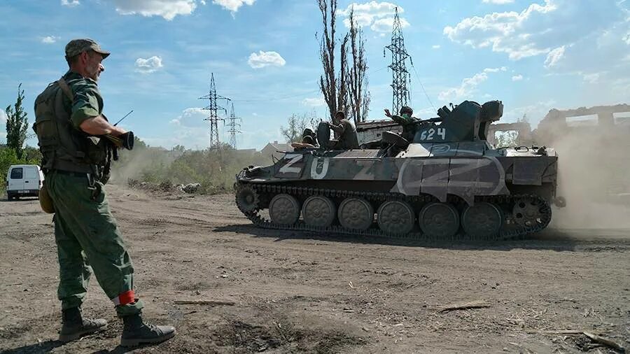 Фотосессия в поле пшеницы. Последние новости с полей украины. Последние новости с полей украины. Горящее поле. Танки украины.