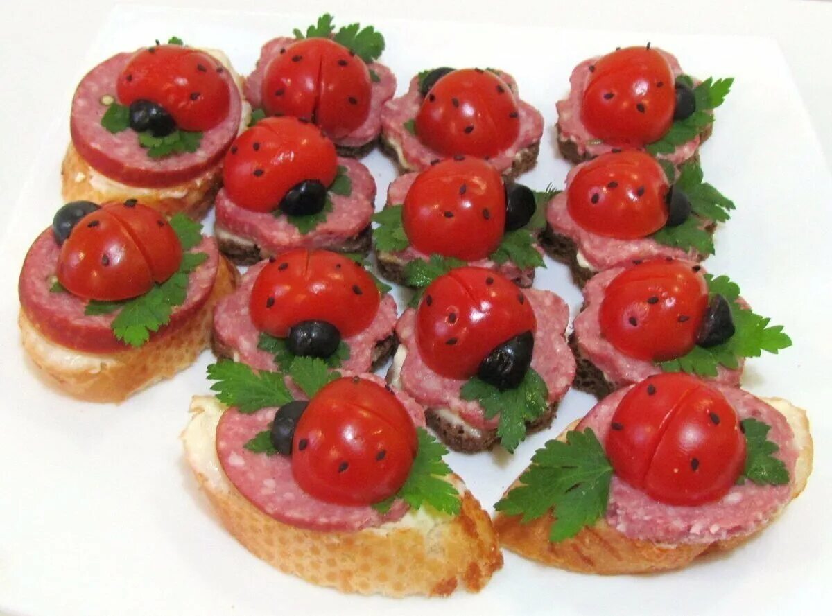 оригинальные рецепт бутербродов. красивые бутерброды. бутерброды на праздничный стол. открытые бутерброды. бутерброды с креветками на праздничный стол.