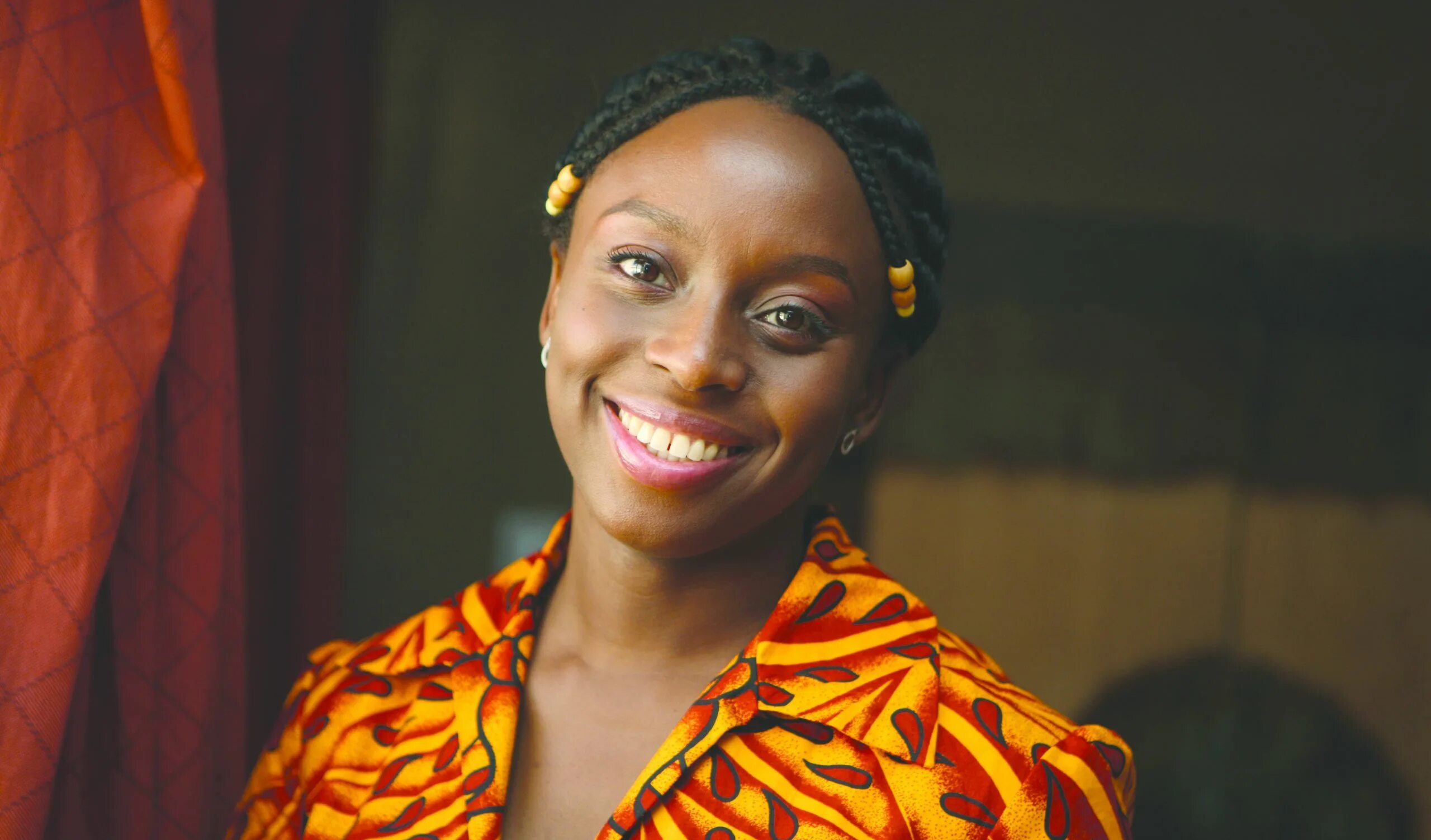 Чернокожая бабушка. Чимаманда Нгози Адичи. Chimamanda Ngozi Adichie. Чимаманда Нгози Адичи половина желтого солнца. Нгози Адичи Нигерия.