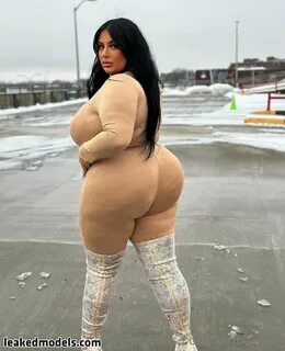 Ashbovaxo Slideshow-Unleash Her Curvy Busty Charm