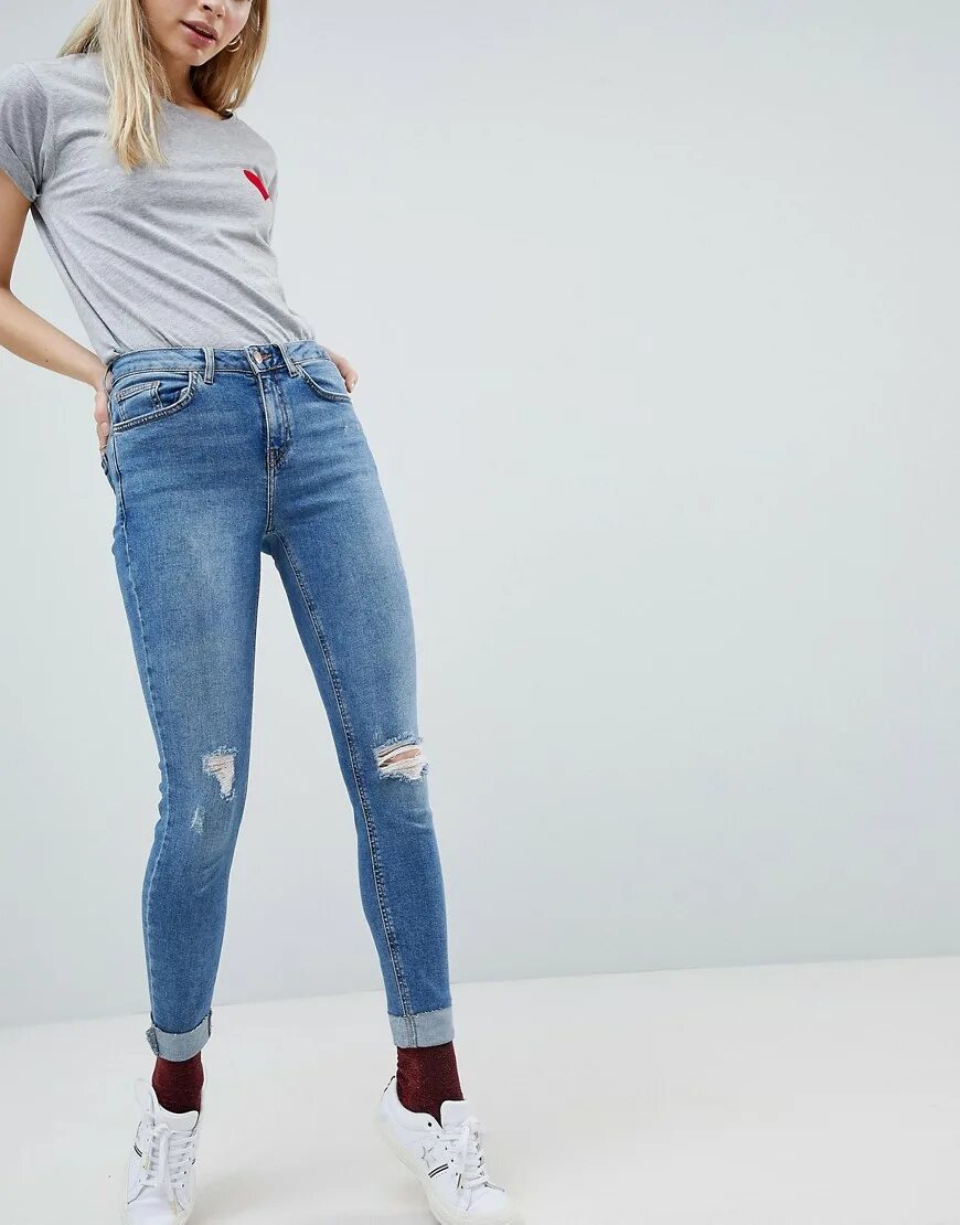 New jeans new jeans speed. Джинсы New look 915 Generation High Rise. Ханни New Jeans. Джинсы с отворотами.