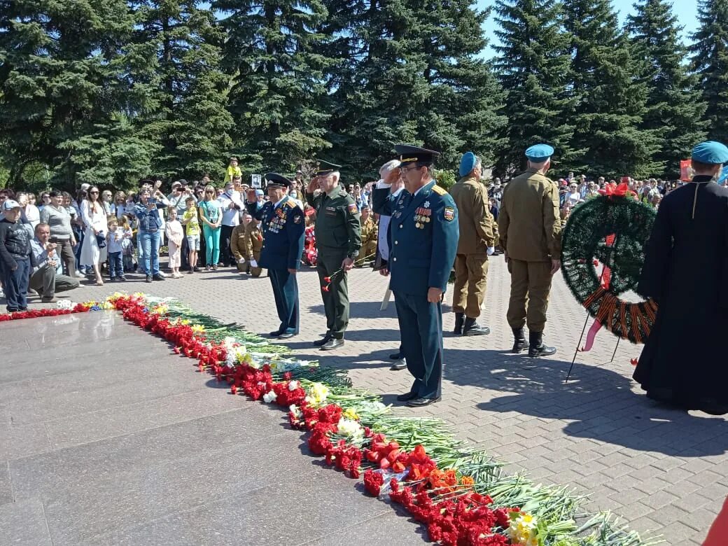 Ветераны боевых действий саратовская область. Ветеран воинской службы. День ветерана военной службы. Ветеран боевых действий на празднике 9 мая. Совет ветеранов 9 мая Каменск -Уральский.