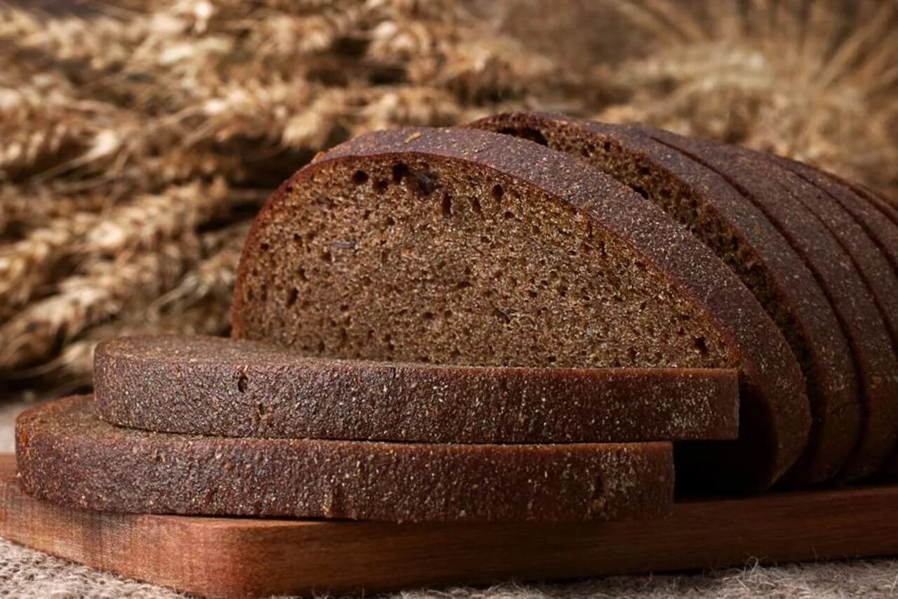 Черный хлеб. Ржаной хлеб. Ржаные хлебобулочные изделия. Cherni xleb. Ценность ржаного хлеба