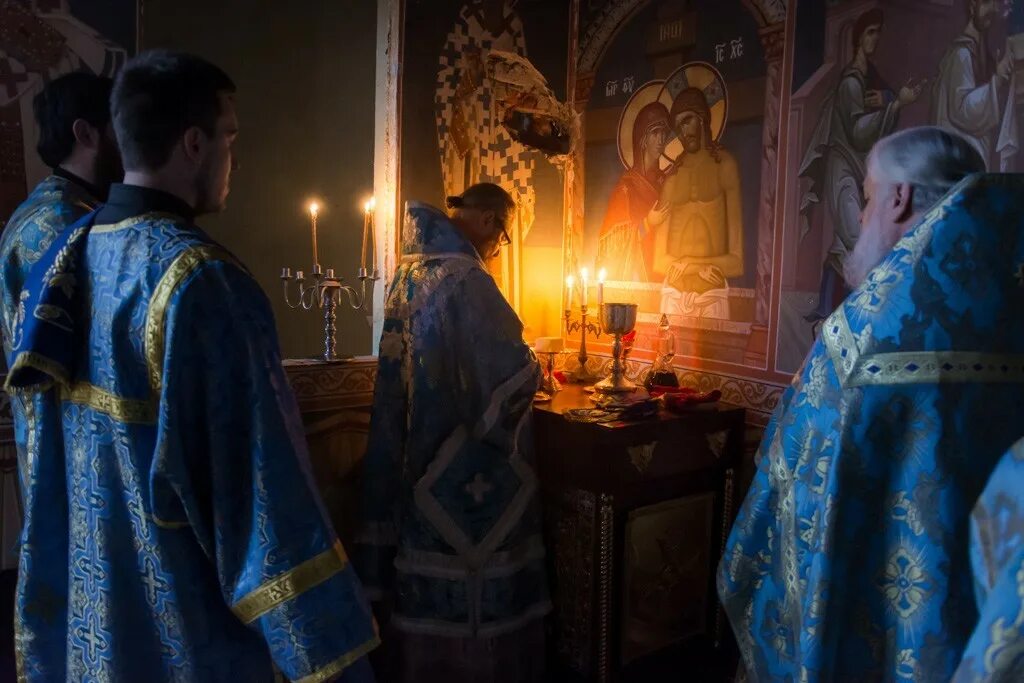 Литургия под. Литургия на войне. Богослужения в войну. Донецкая епархия.