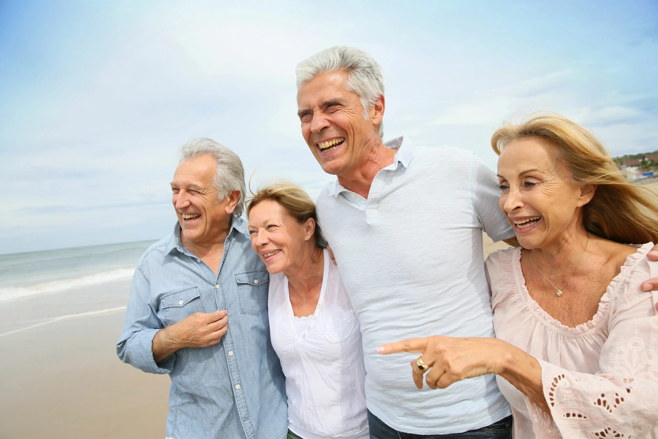 Счастливые пенсионеры. Счастливая старость. Счастливые пожилые люди. Радостные пенсионеры.