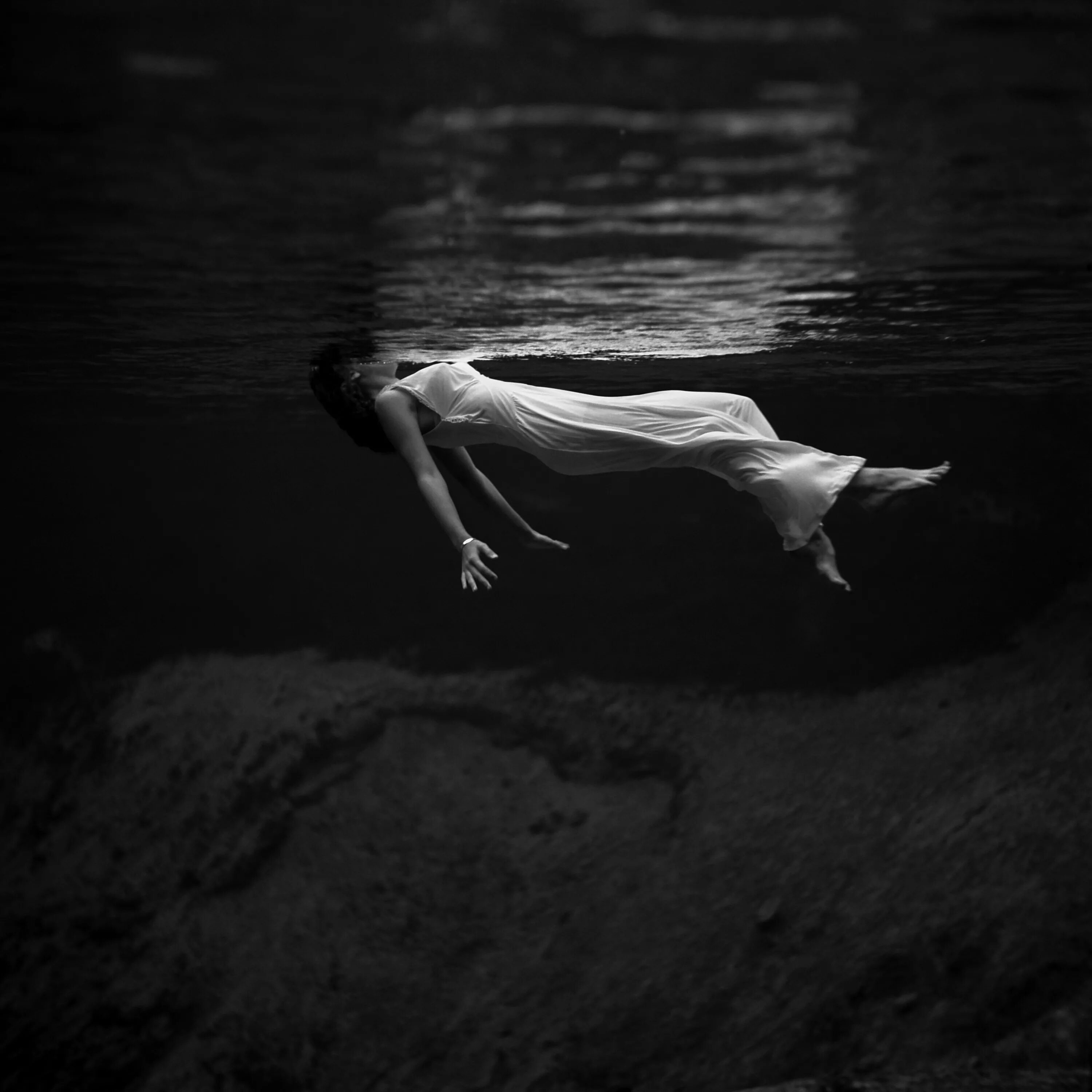 Тони Фрисселл. Тони Фрисселл фотографии. Toni Frissell фотограф. Bill Evans Jim Hall Undercurrent. Тонущая в темноте