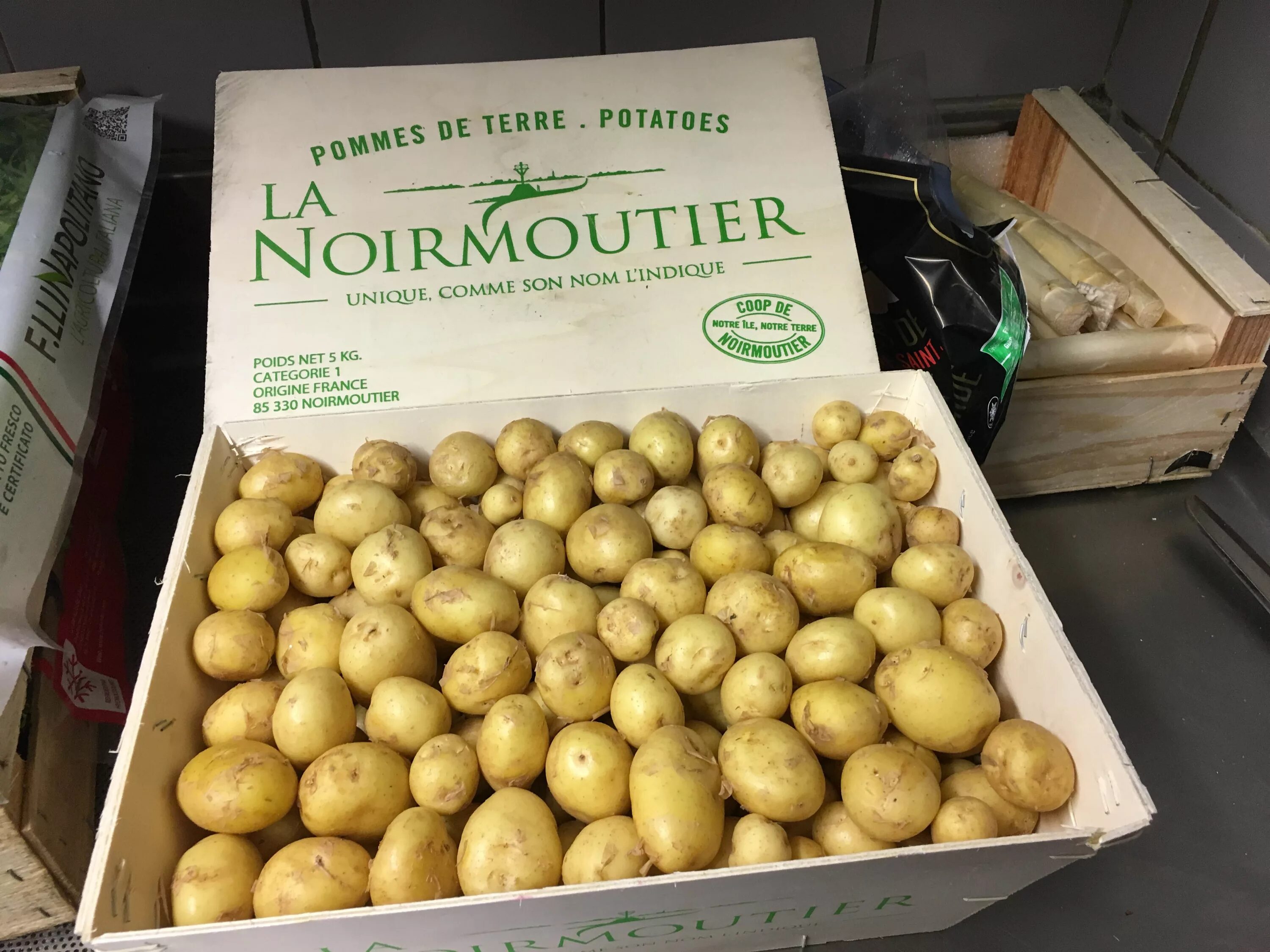 самый дорогой картофель в мире la bonnotte. сорт la bonnotte из франции. сорт картофеля la bonnotte. французский картофель la bonnotte. дорогая картошка в мире.