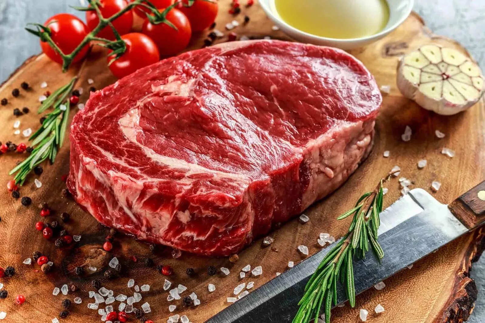 Как правильно свежее мясо. Мясо для стейка рибай. говядина стейк рибай. стейк говяжий рибай. стейк рибай сырой.