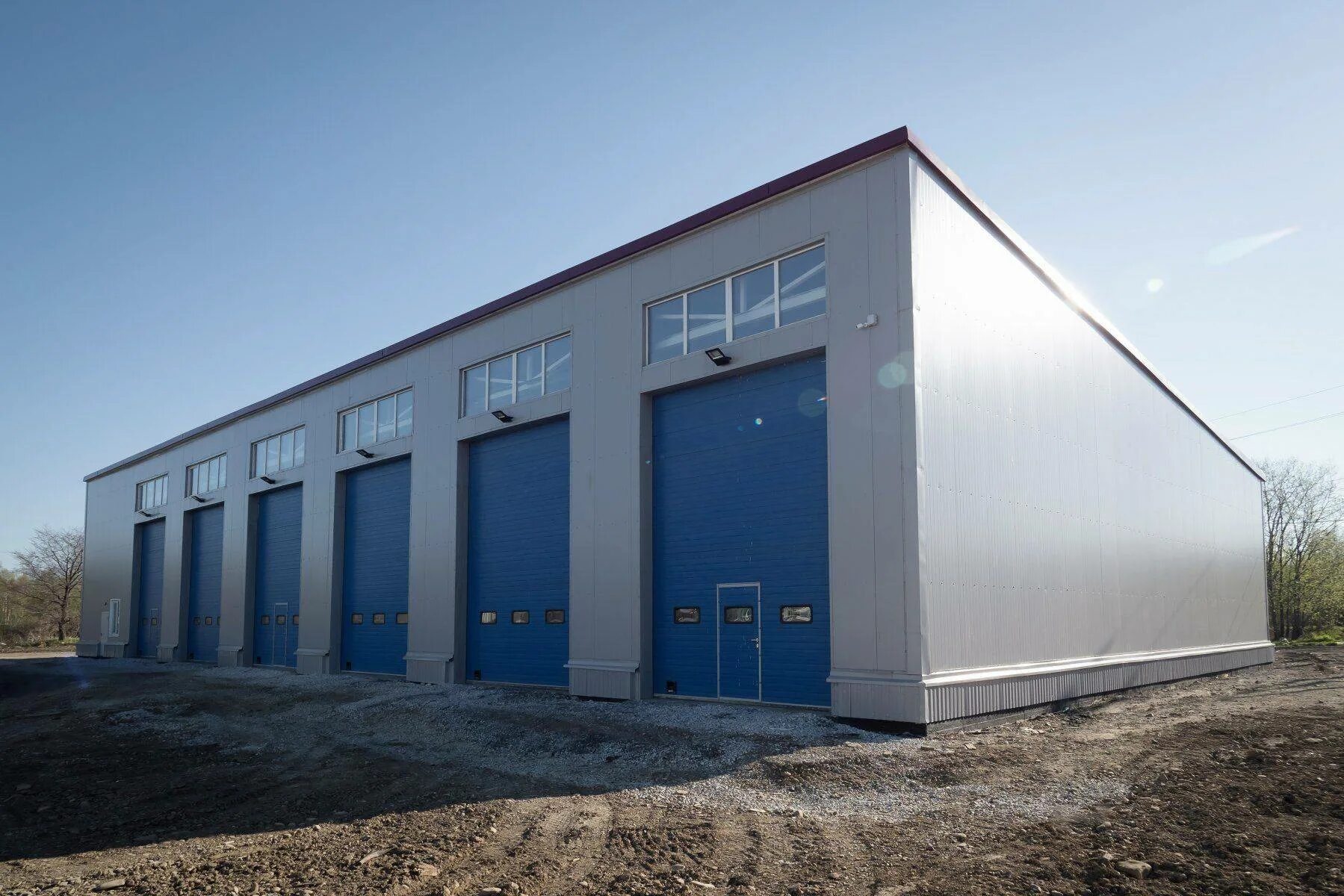 Быстровозводимые каркасные здания. Быстровозводимые здания из металлоконструкций. Ангар из сэндвич панелей 12х12. Металлоконструкции здания. Ангар из сэндвич панелей 2000.