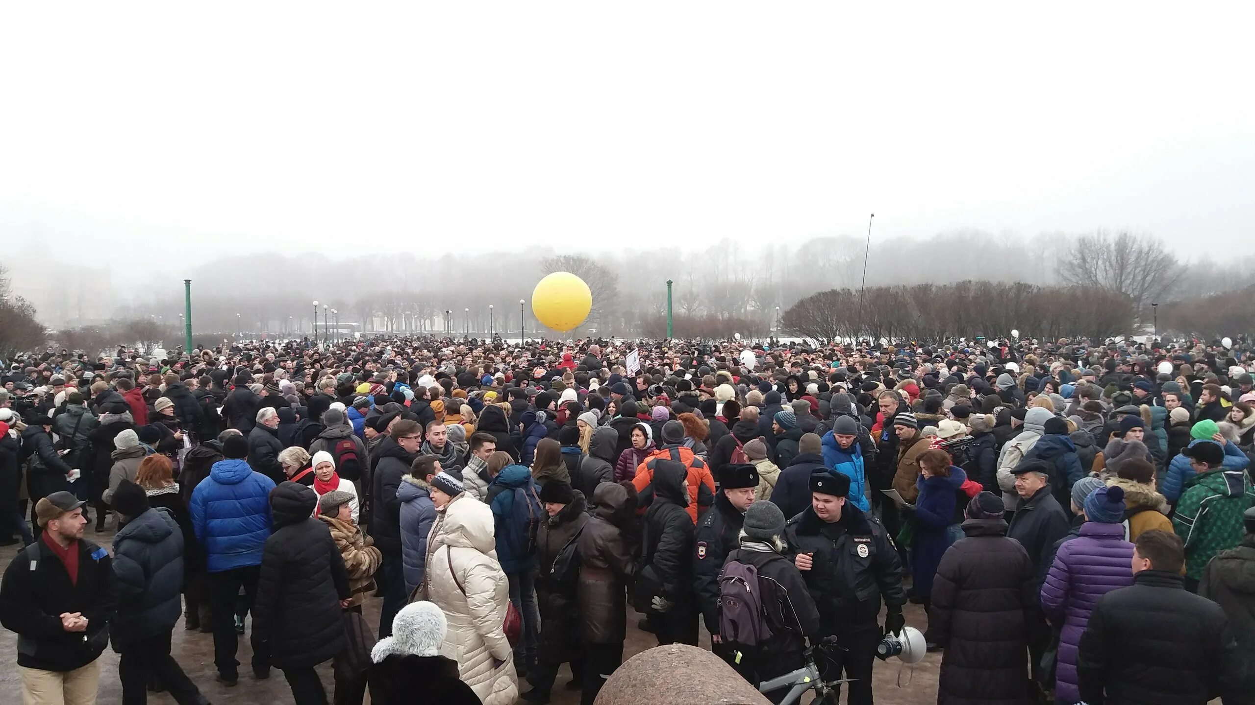 Картинки встреча Эммануэля с избирателями на Марсовом поле. Собрать митинг