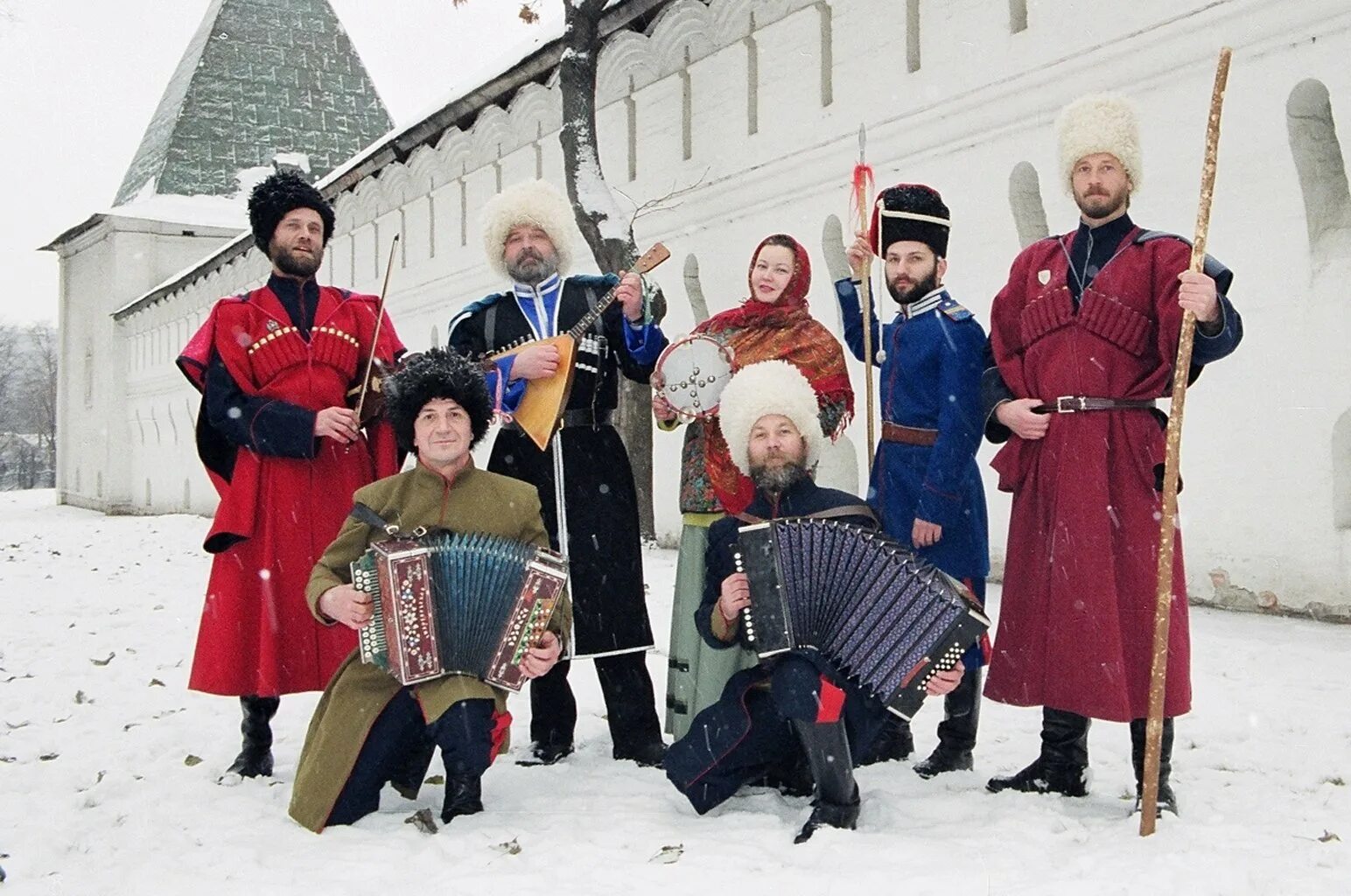 Казачий круг слушать. Казачий круг ансамбль. «казачий круг» (лидер владимир скунцев, 1986). вячеслав казаков ансамбль казачий круг. ансамбль казачий круг фото.