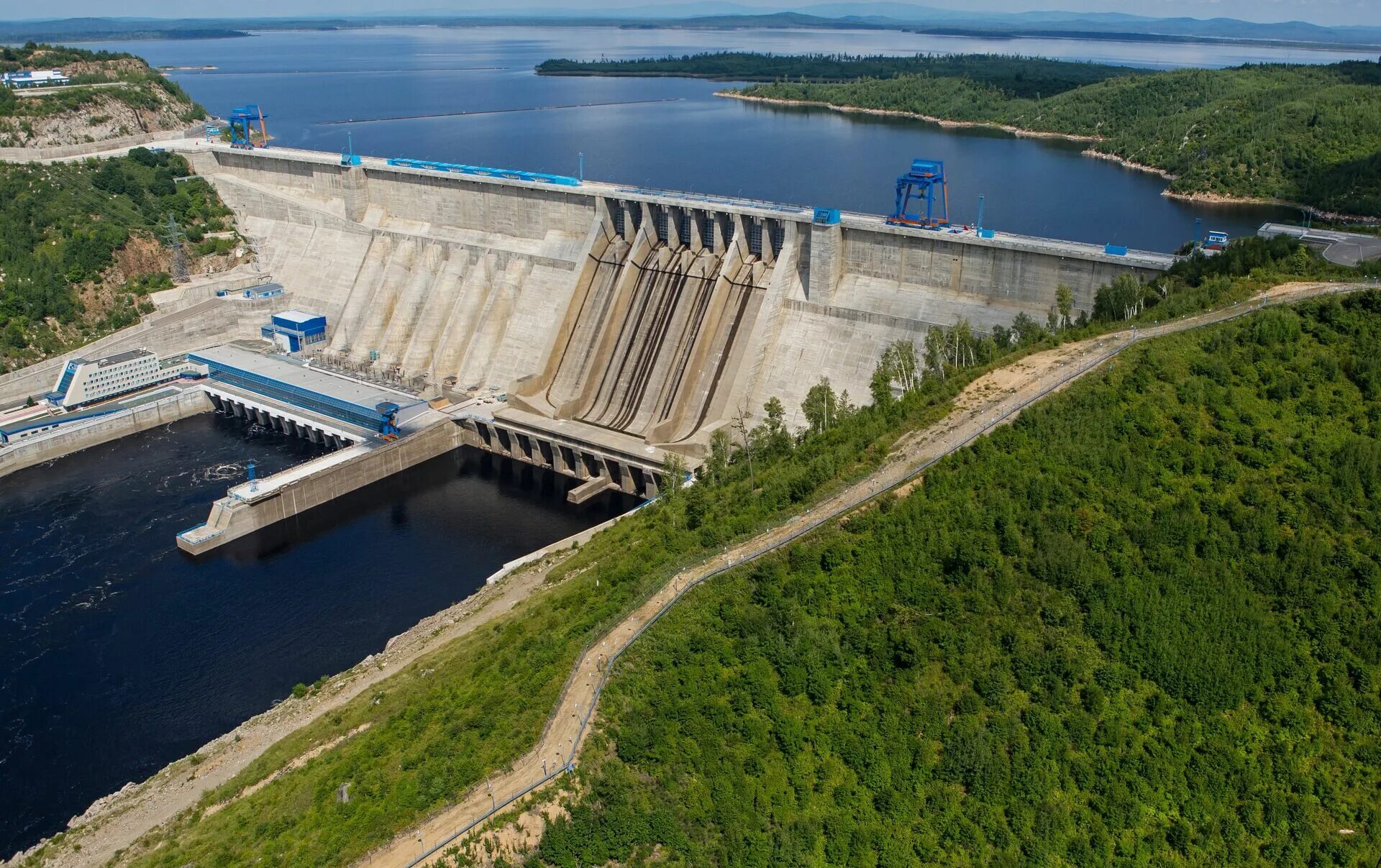 Гидротехнические сооружения объектов водохозяйственного комплекса. Бурейская гэс река амур. Бурейская гэс плотина. Плотина кёльнбрейн австрия. Русгидро саяно-шушенская гэс.