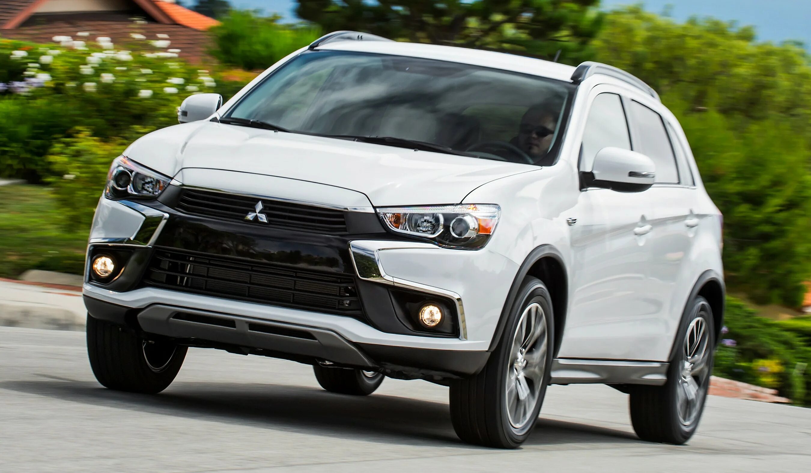 Mitsubishi ряд. Митсубиси Аутлендер спорт 2016. Mitsubishi Outlander Sport 2016. Mitsubishi ASX 2016. Мицубиси Аутлендер спорт 2019.