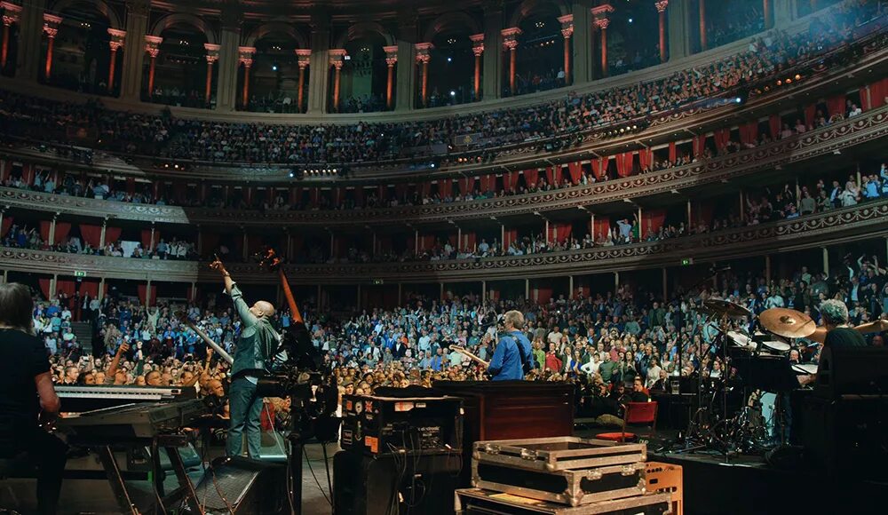 Erick hall. Slowhand at 70: Live at the Royal Albert Hall. Eric Clapton - Slowhand at 70 Live at the Royal Albert Hall (2015). Eric Clapton in Royal Albert Hall 1983.