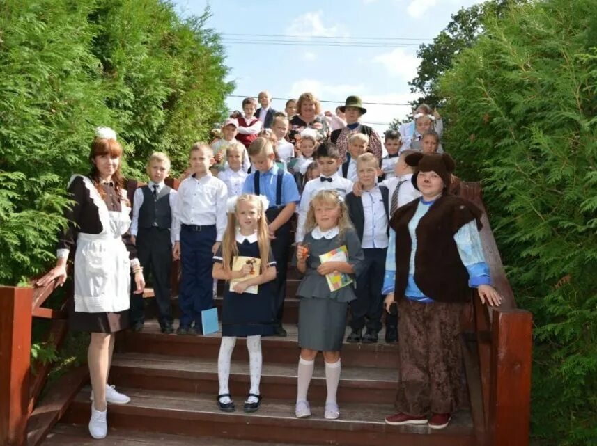 Полотняный завод школа 2. Полотняный завод дети. Полотняный завод калуга. Полотняный завод школа. Полотняный завод калужская область.