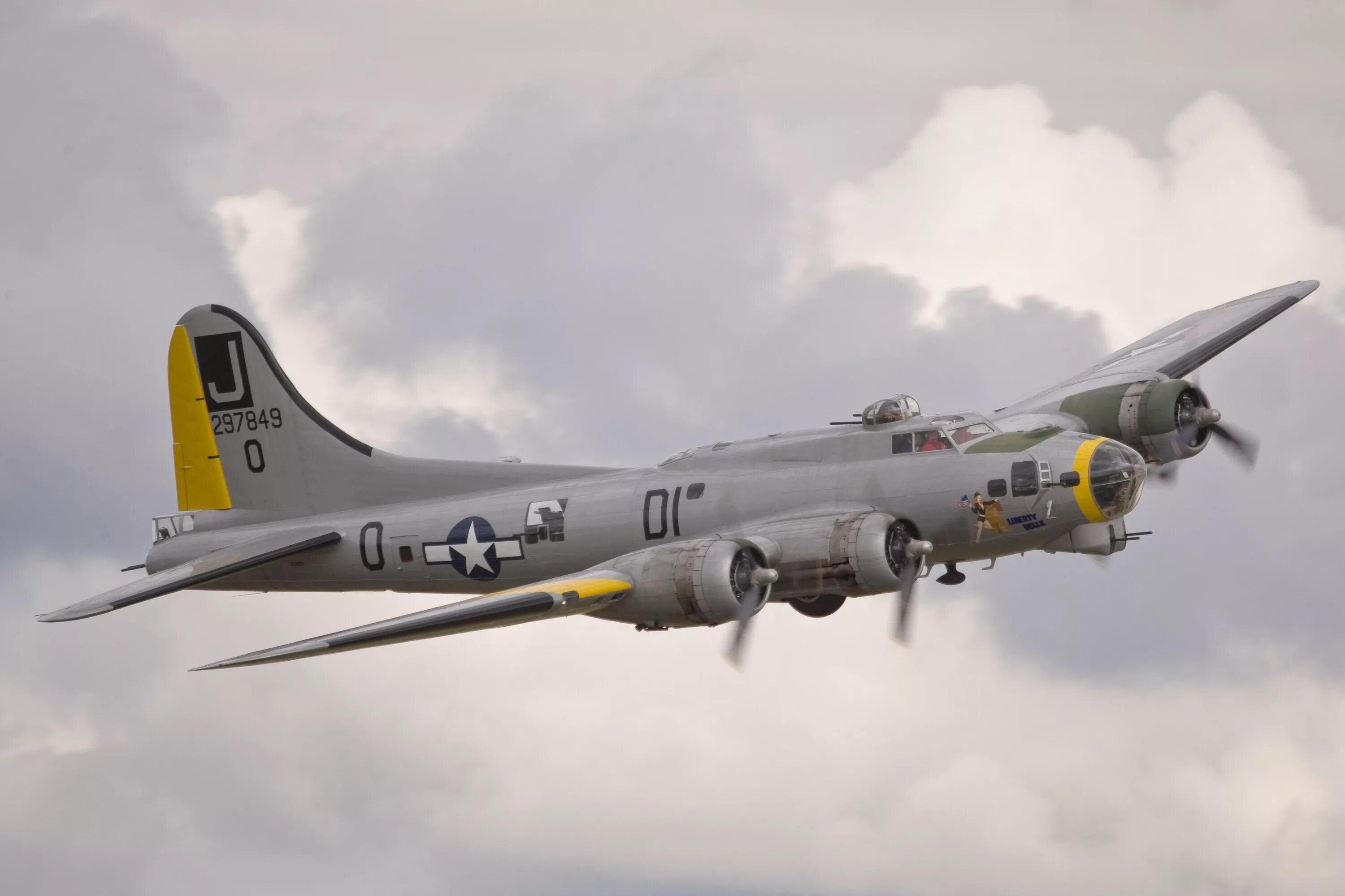 Б 17 кг. B 17 бомбардировщик. Боинг б 17. Boeing b-17 Flying Fortress самолет. Боинг b 17g.