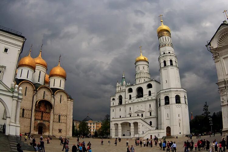 соборная площадь: соборы московского кремля.