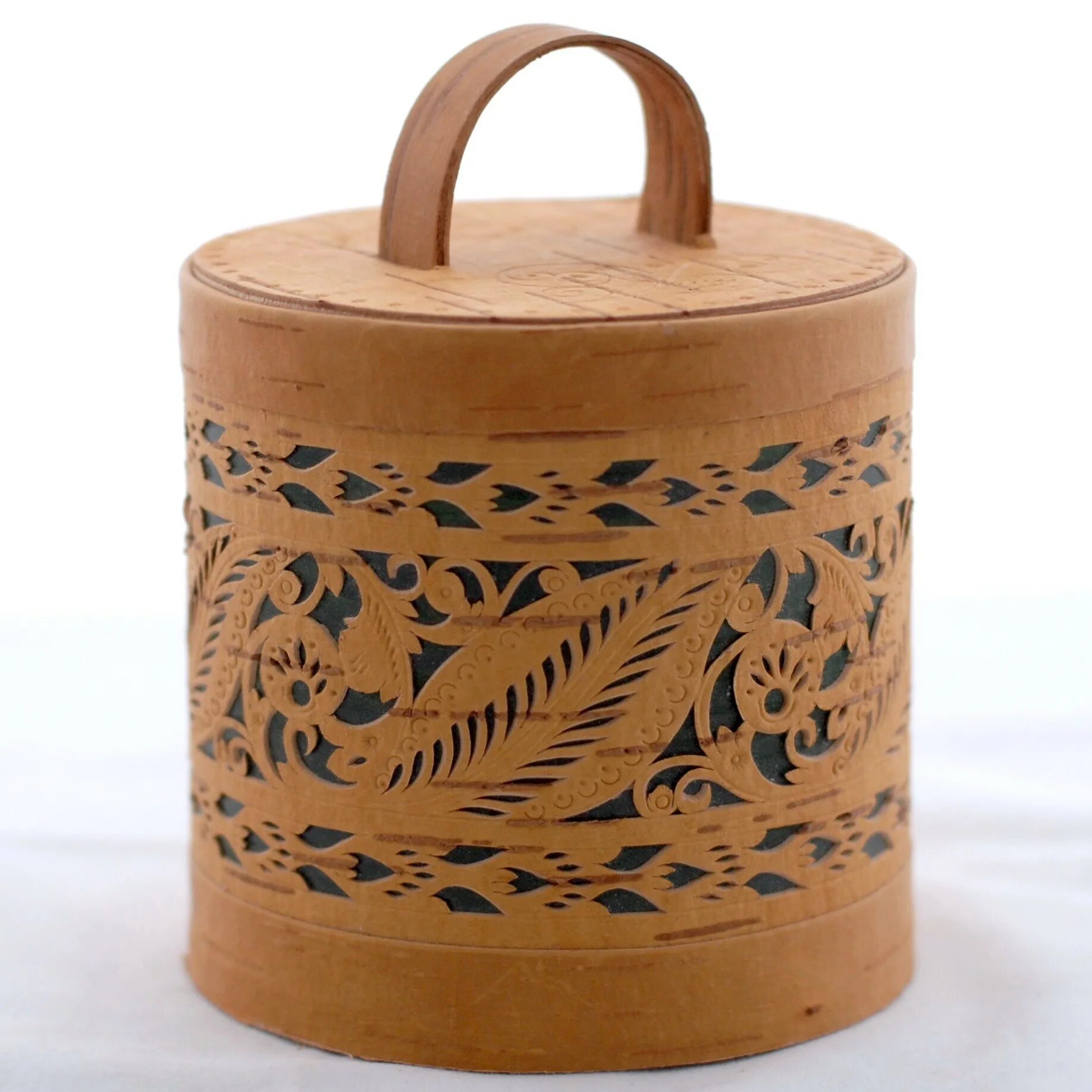 Тиснение и резьба по бересте. Тиснение по бересте. Шемогодская резная береста опи. Берестяной туесок марий эл. Тиснение по бересте.