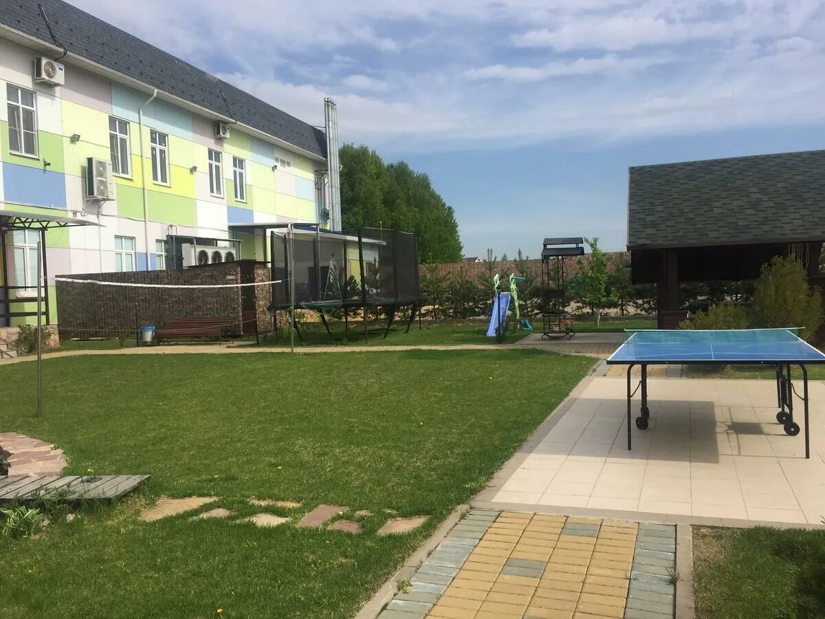 Комната в стиле гжель. Гостиница гжель. Canterbury inn акварель. Гостиница гжель. Гостиница малахит челябинск.