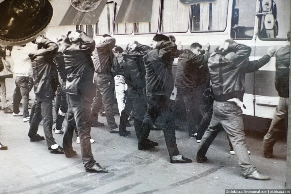 1990 год бандиты. 90-е годы в россии бандиты. бандитские группировки в лихие 90е в электросталь. 1990 год бандиты. бандиты 90ых.