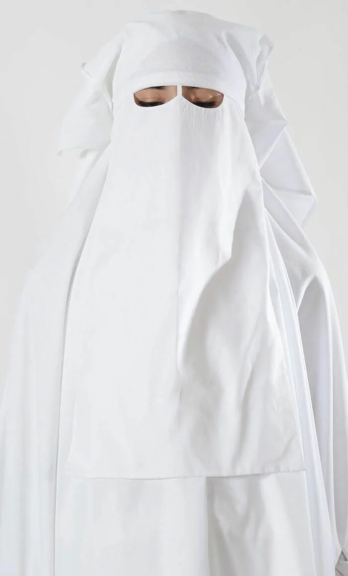 Муслум мусульманка муслим. Хиджаб никаб. Белый никаб. Никаб паранджа. Никаб хиджаб паранджа.