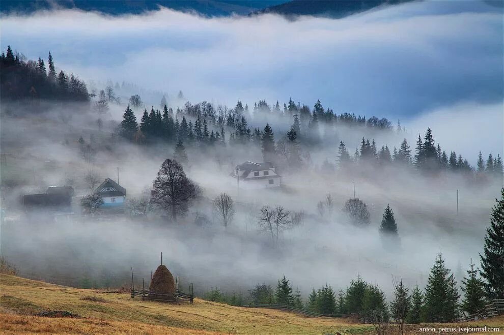 Смутный там. Карпаты в тумане. Смутный там. Туман. Город в тумане.