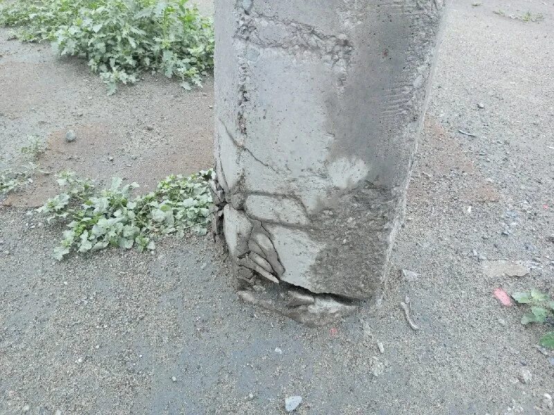 огкли-11,5 опора освещения. опасные горки для детей. железобетонные столбы. согнутый столб. опоры парковые амира.