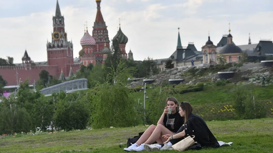 Один в городе. Кремль. Оставайся москва. Утро в москве. Песни о москве.