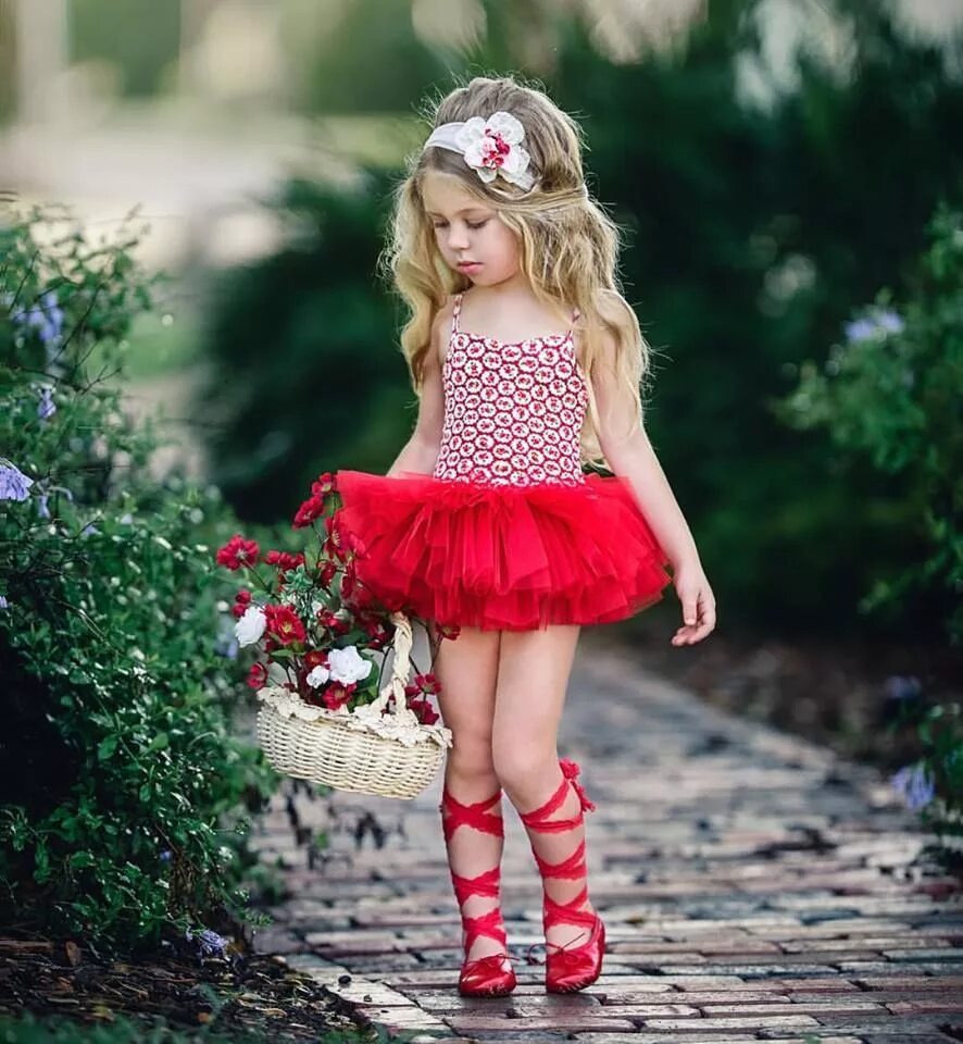 Lil dress. Гламурная фотосессия для детей. маленькая girl dress up. девочка петит. розовые девочки маленькие стервочки.