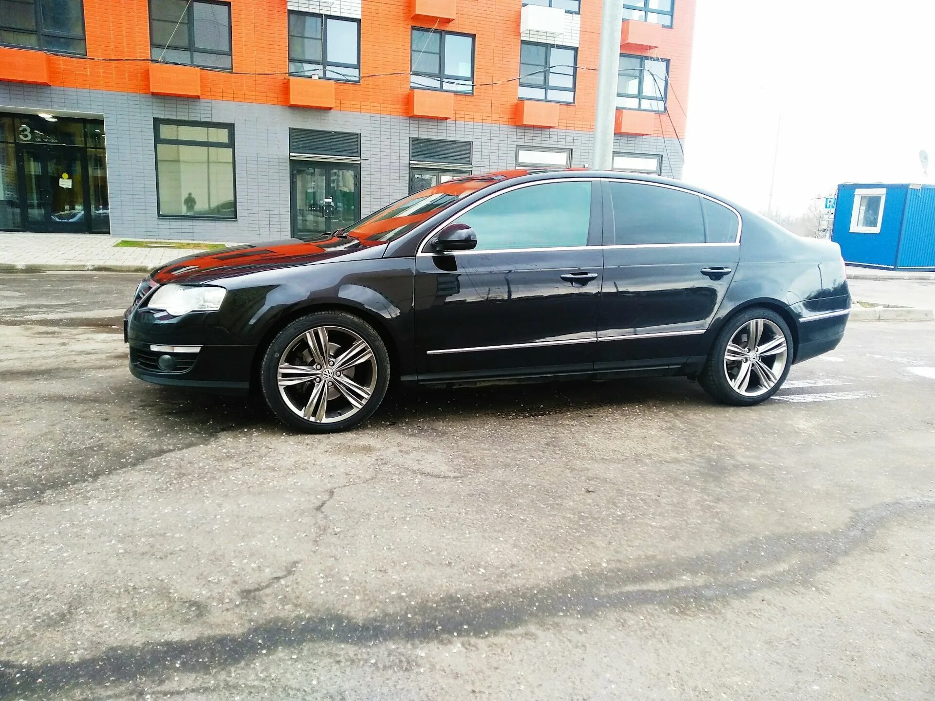 Диски пассат б7. Volkswagen passat b6 диски r18. r18 vw passat. volkswagen passat b8 диски r18. vw passat b6 r18.