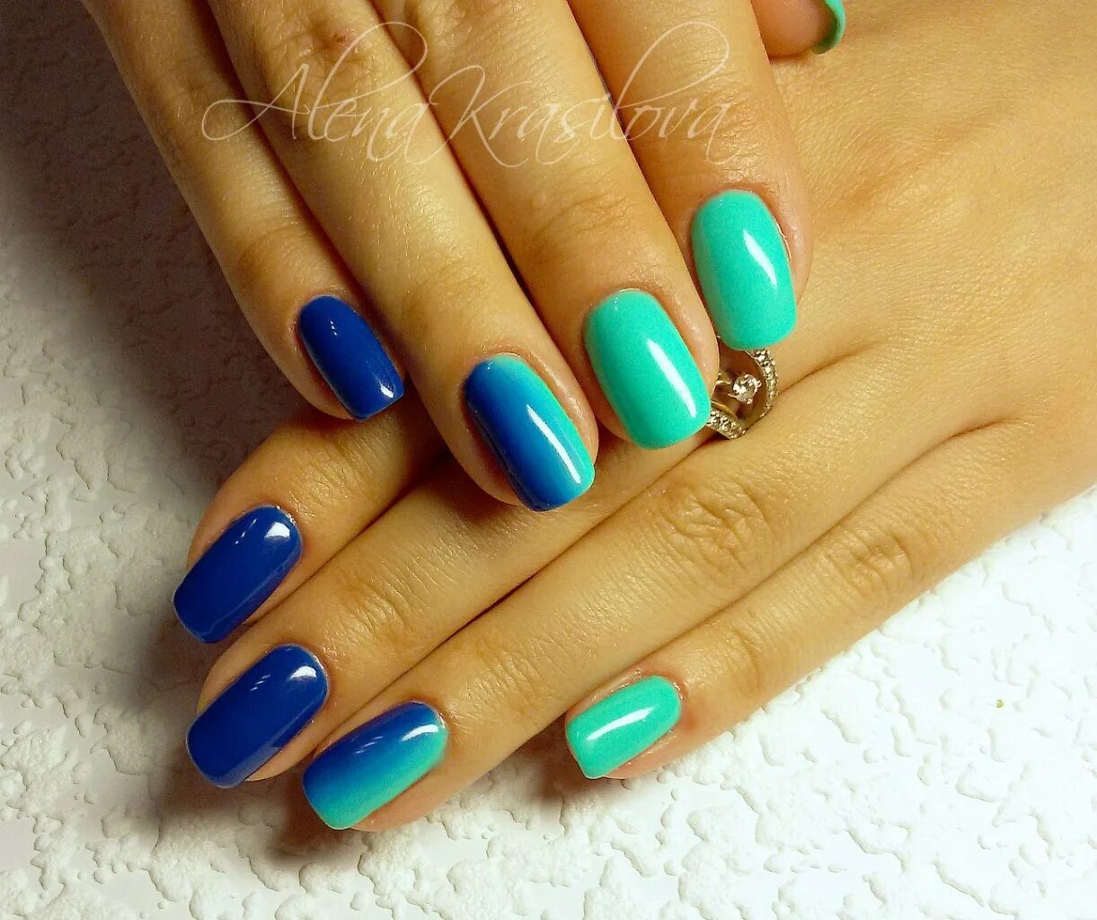 Маникюр в сине зеленых тонах. Цвет морской волны маник. Сине-зеленый маникюр. Ногти сине зеленые. Темно зеленые-синие ногти.
