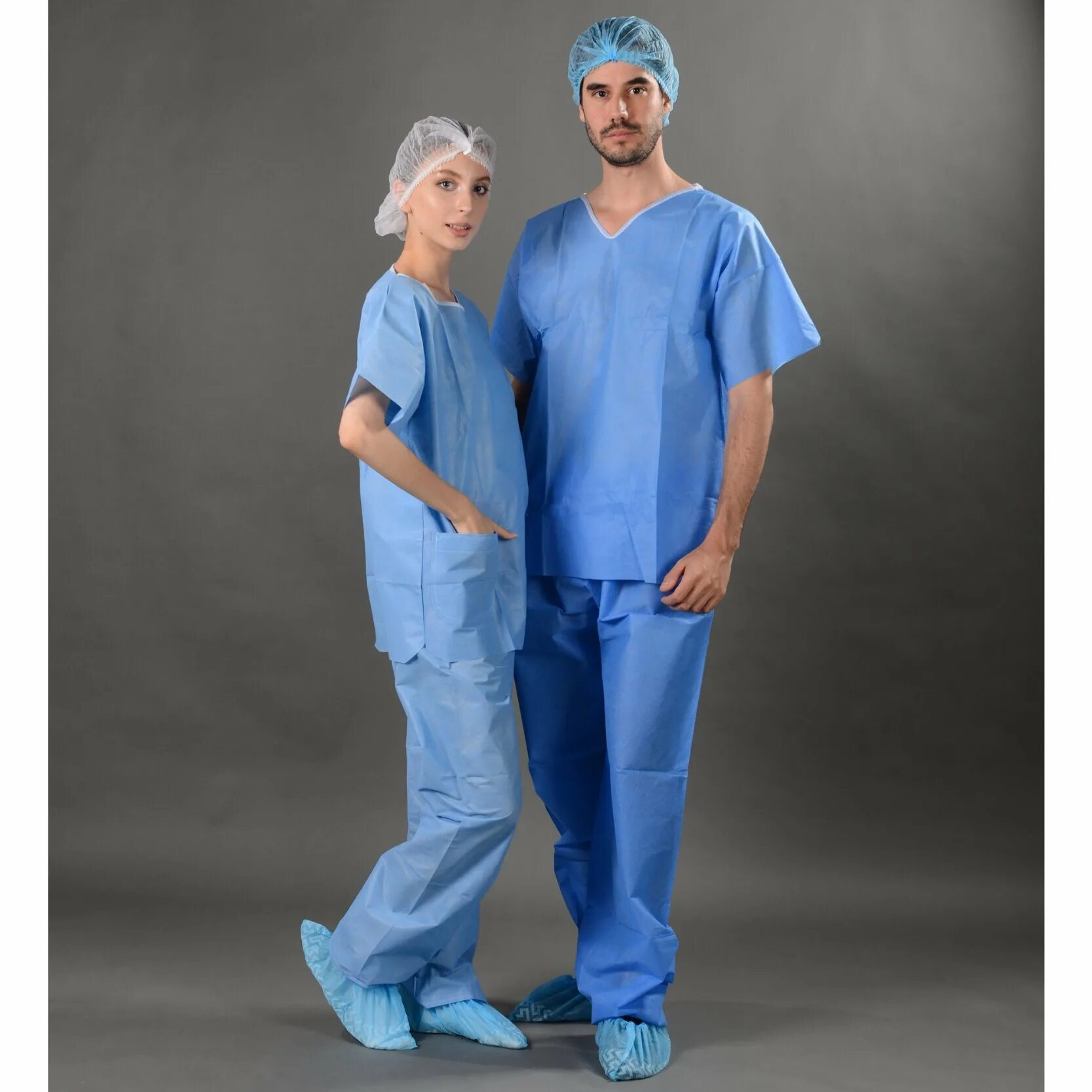 Одноразовый медицинский костюм. Халат хирургический одноразовый. Одежда пациента. Костюм операционный хирургический.