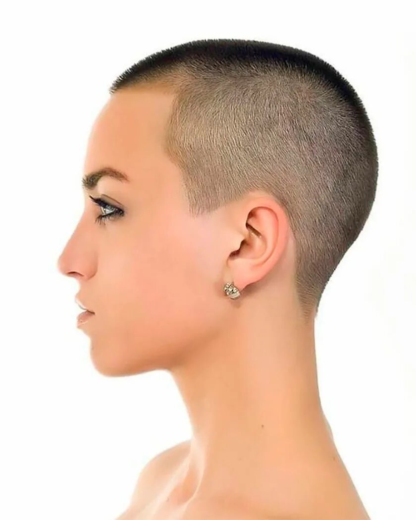 Женские короткие машинкой. Buzz cut стрижка женская. женские стрижки под машинку. короткие женские стрижки под машинку. короткие модельные стрижки женские.