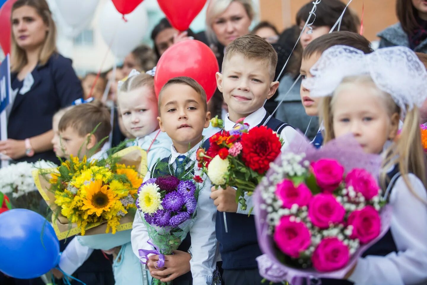 История школы новосибирска. 217 Школа Новосибирск Матрёшкин. МАОУ СОШ 217 Новосибирск сайт. Школа Новосибирск 217урок. Школа 217 Новосибирск фото.