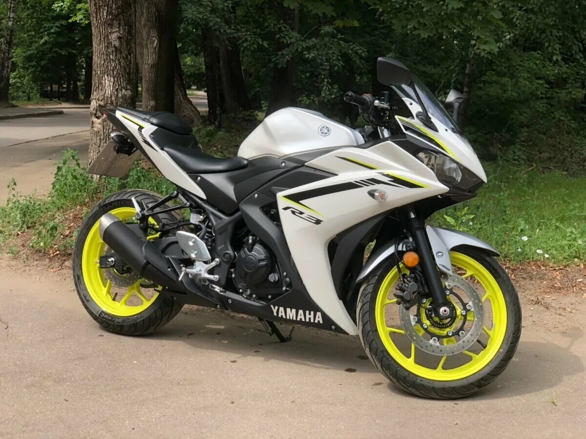 R r3
