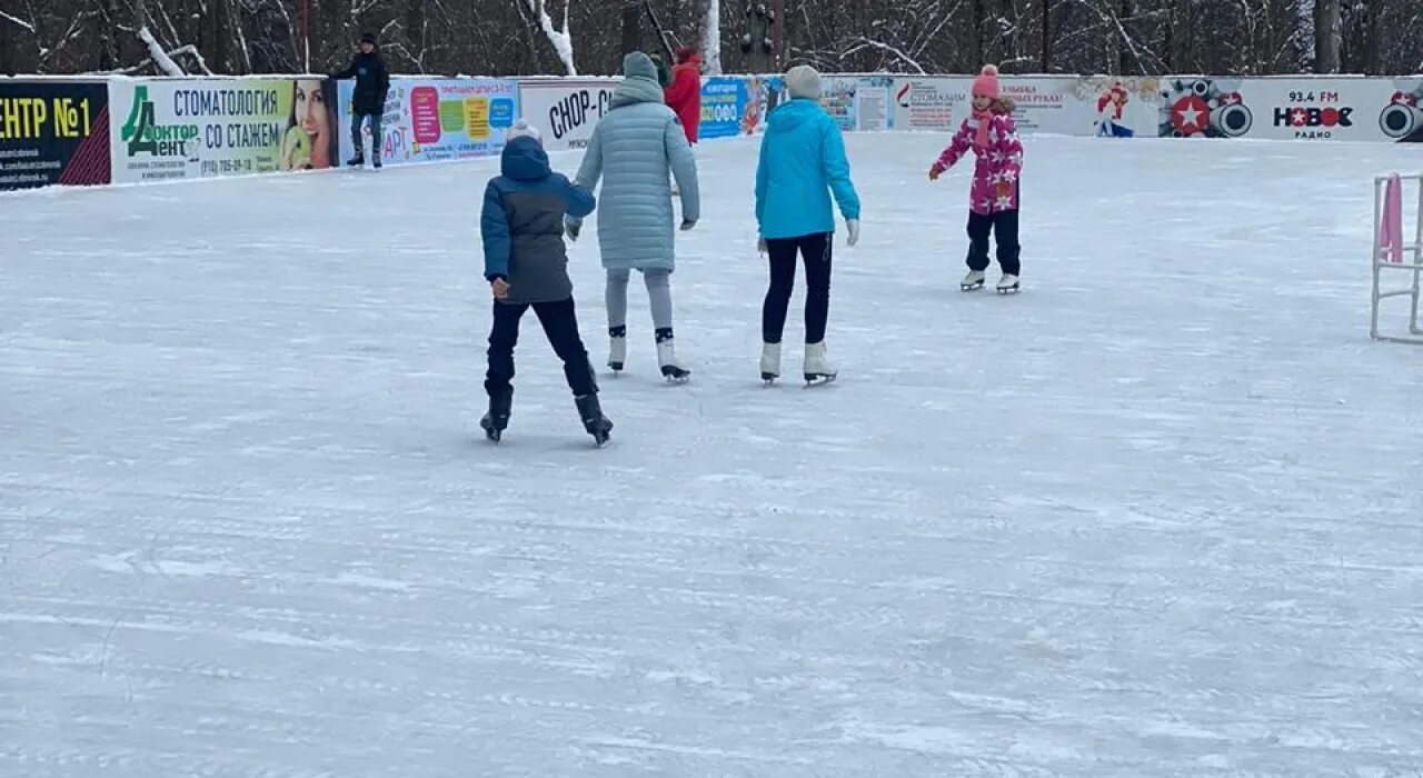 Каток в городском парке. Городской парк Обнинск каток. Каток в городском парке Обнинск. Обнинск старый парк каток. Каток Обнинск старый город.