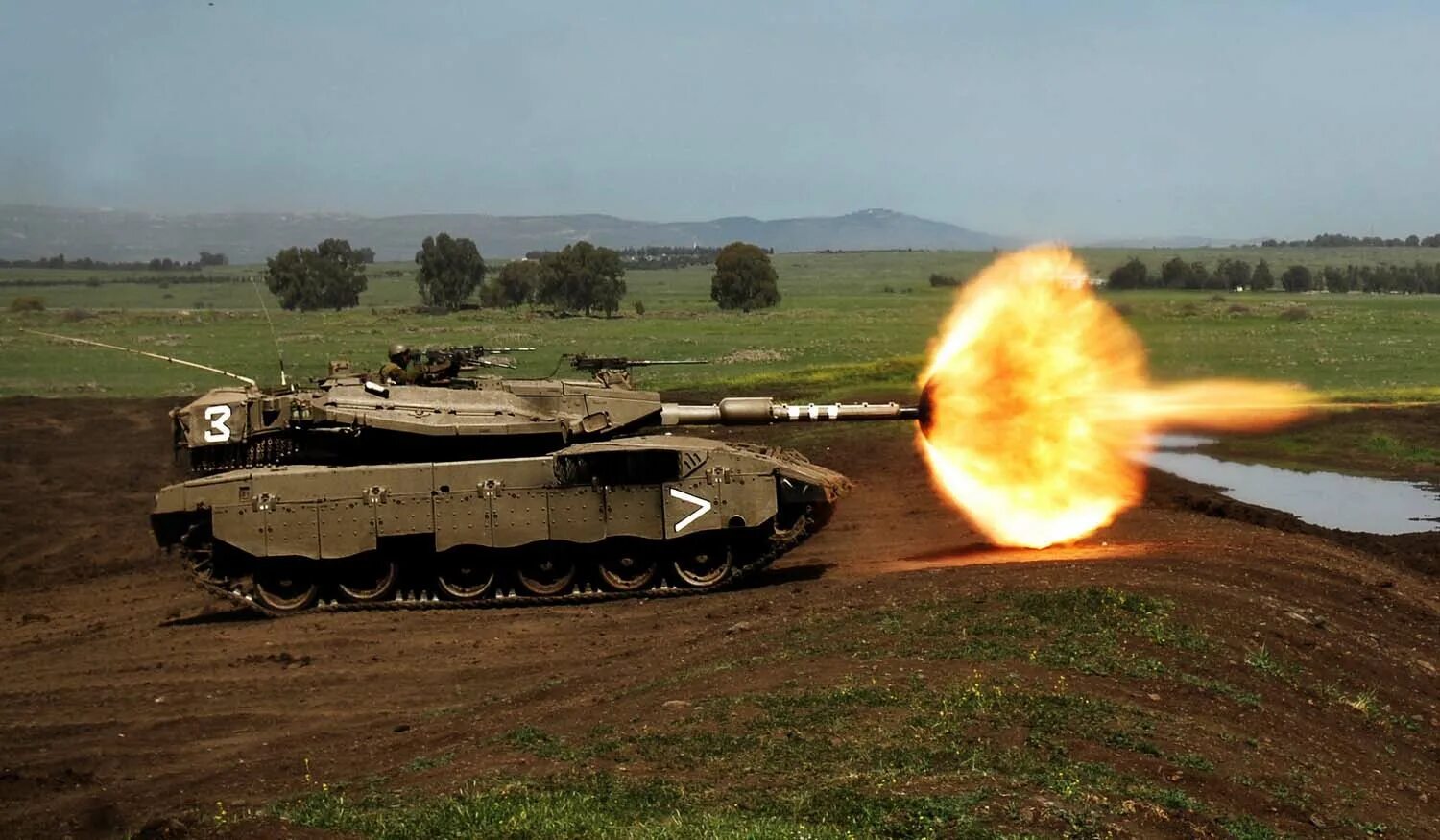 Меркава основной боевой танк Израиля 2. Меркало танк Израиля. Выстрел танка. Громадный танк