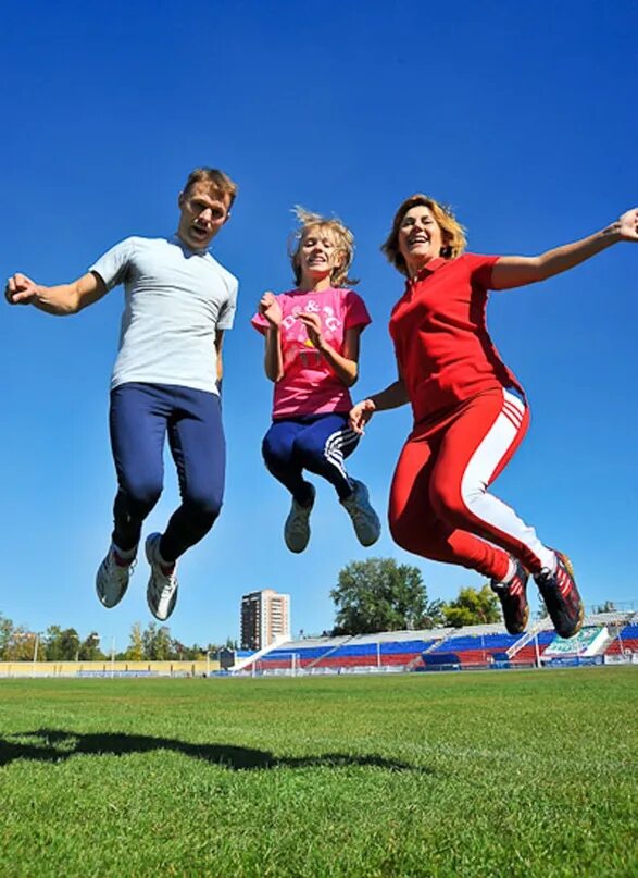 Спорт в год семьи. Спортивная семья. Занятие спортом. Здоровая спортивная семья. Спорт дети.