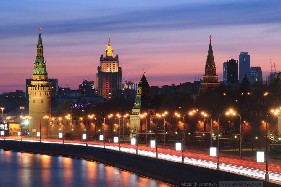 Красивые набережные москвы для прогулок. Набережная тараса шевченко москва река. Москва река музеон. Большой устьинский мост в зарядье. Набережная москвы похожая на американскую.