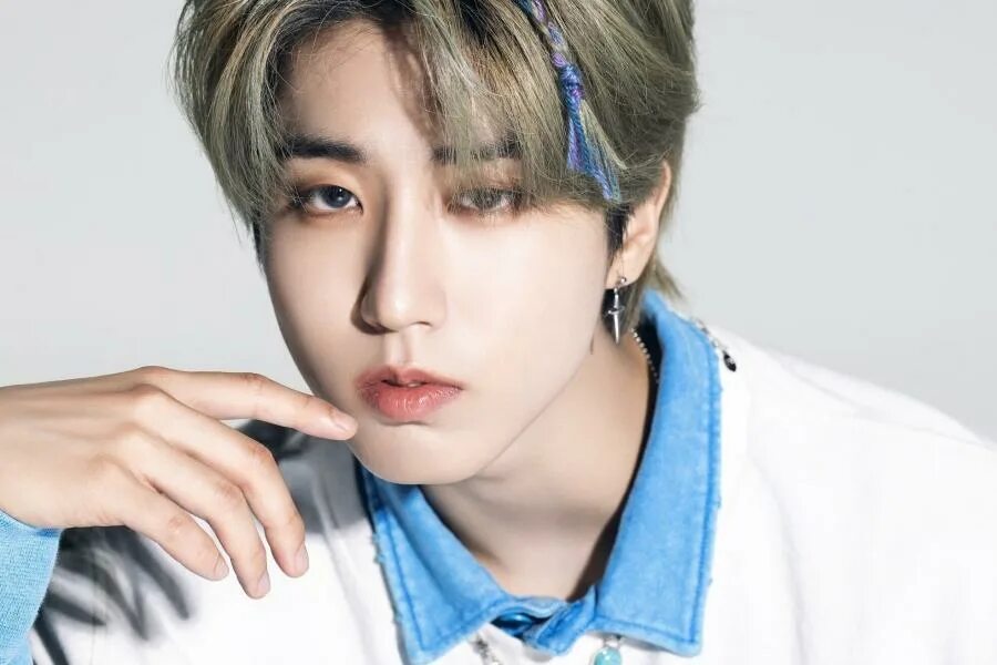 Stray kids han ji sung. Джисон из stray kids. День рождения хан джисона из stray. Хан джисон из stray kids. Джисон stray kids.