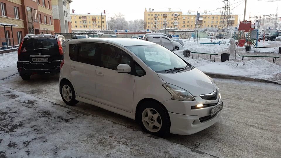 Купить тойоту рактис во владивостоке. Toyota Ractis 2005. Toyota Ractis 2009 года. Тойота Рактис 2005 год. Тойота Рактис 2007 года.