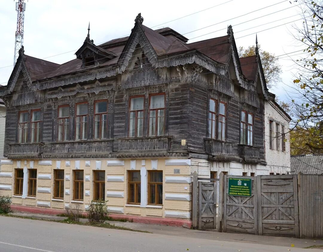 Городская усадьба всеволожских. Городская усадьба купца Шохина Боровск. Усадьба Шокиных в Боровске. Дом купца Шокина Боровск. Дом купца Большакова Боровск.