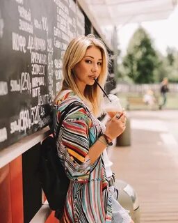 Erkakning hojatxonada chayqalayotgani haqidagi porno video