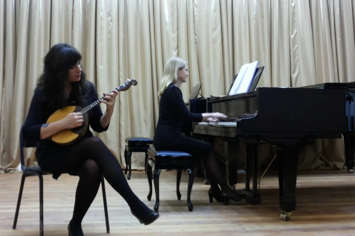 Лучший преподаватель дши. Фотосессия хореографического коллектива. Парковская дши преподаватели. Учитель дши. Учитель фото.