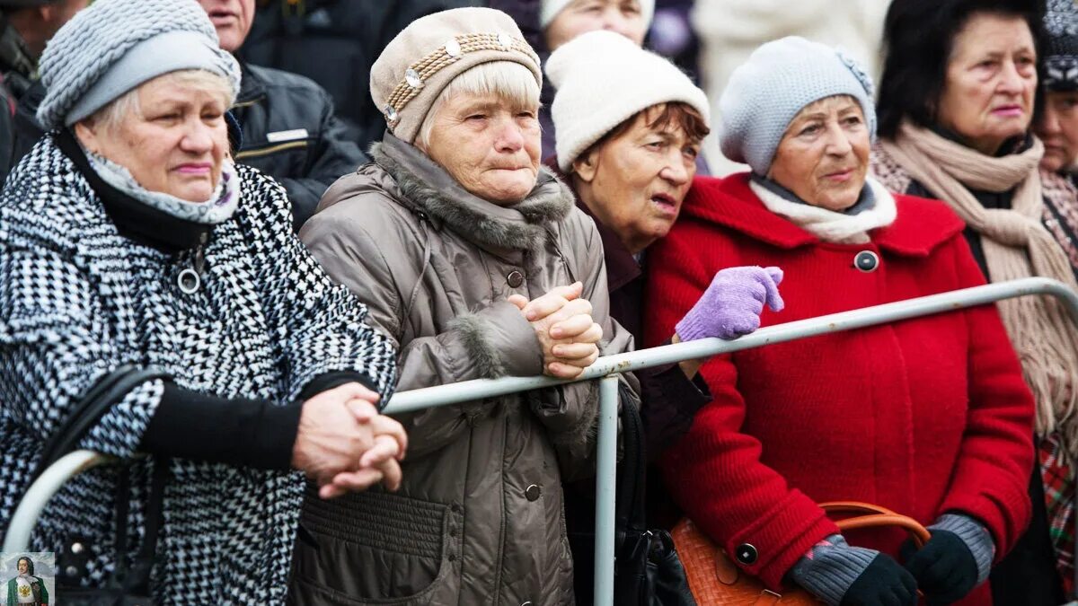 Пенсии работающим в 2024 последние новости. Пенсионеры в России. Российские пенсионеры. Фото пенсионеров России. Счастливые пенсионеры России.