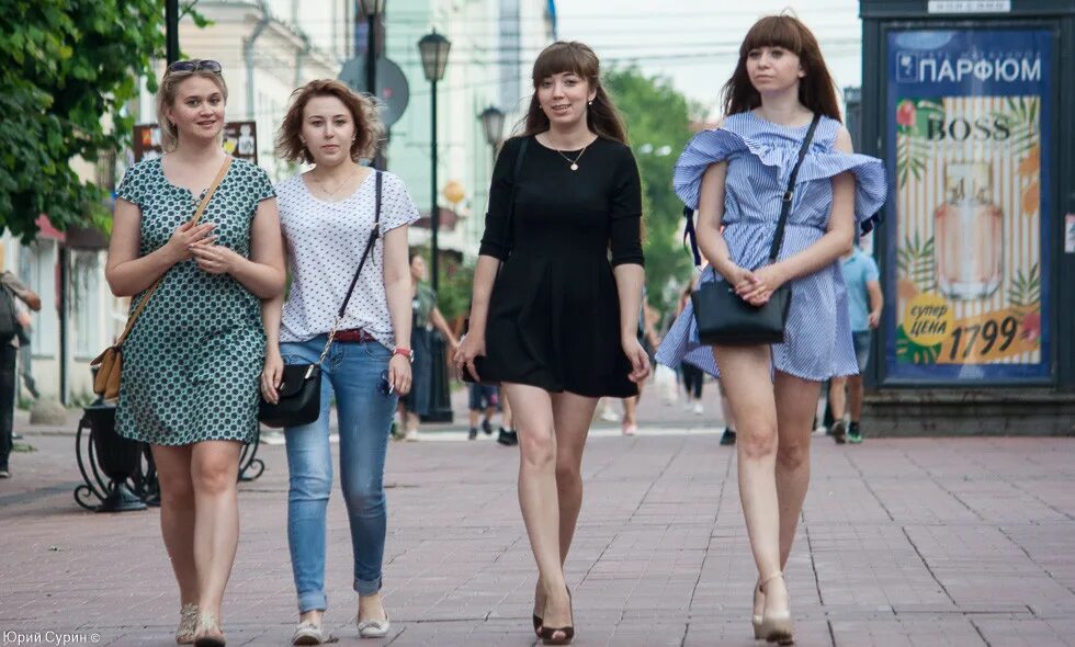 Всегда на улице. Украинские женщины на улице. Обычные девушки на Ушице. Красивые Украинки на улице. Обычные русские девушки на улице.